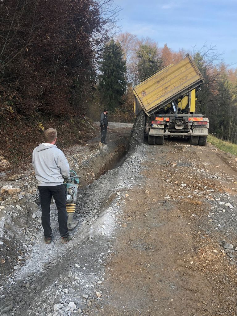 Obnova ceste skozi Dobrič