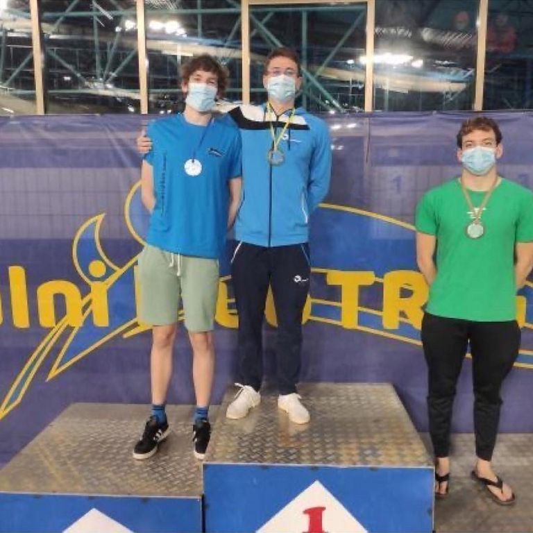 Plavalke in plavalci osvojili 20 absolutnih medalj v Kranju