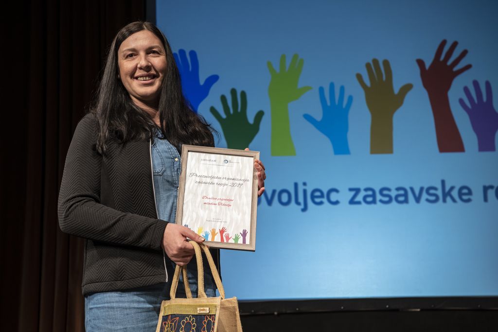 Prostovoljska organizacija zasavske regije 2019 je Društvo prijateljev mladine Trbovlje (na sliki: Lavra Izgoršek) 