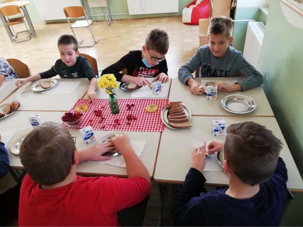 Vrtec in OŠ Cirkovce: Tradicionalni slovenski zajtrk