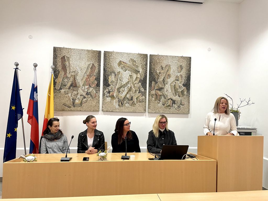 Društvo Ženske in vino Slovenija pustilo svoj pečat na Cerju