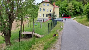 Postavitev varnostne ograje ob igrišču Podružnične OŠ in Vrtca Špitalič
