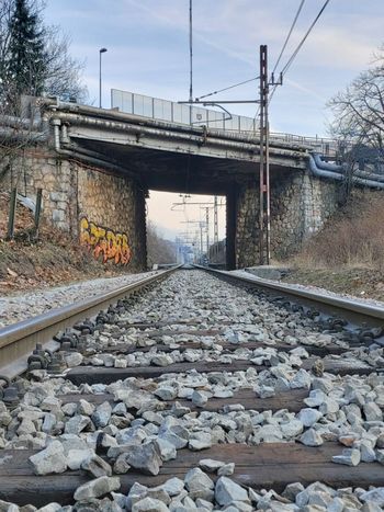 Zaradi rekonstrukcije nadvoza čez železniško progo popolna zapora ceste R2 pri TVD Partizan Jesenice