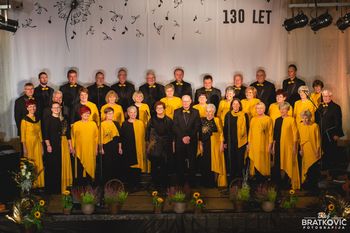 Pevsko društvo Zvon, Šmartno pri Litiji, počastilo spomin na zborovodje, pevke in pevce