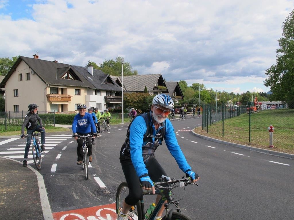 S kolesarskim izletom odprta nova kolesarska povezava v Lescah